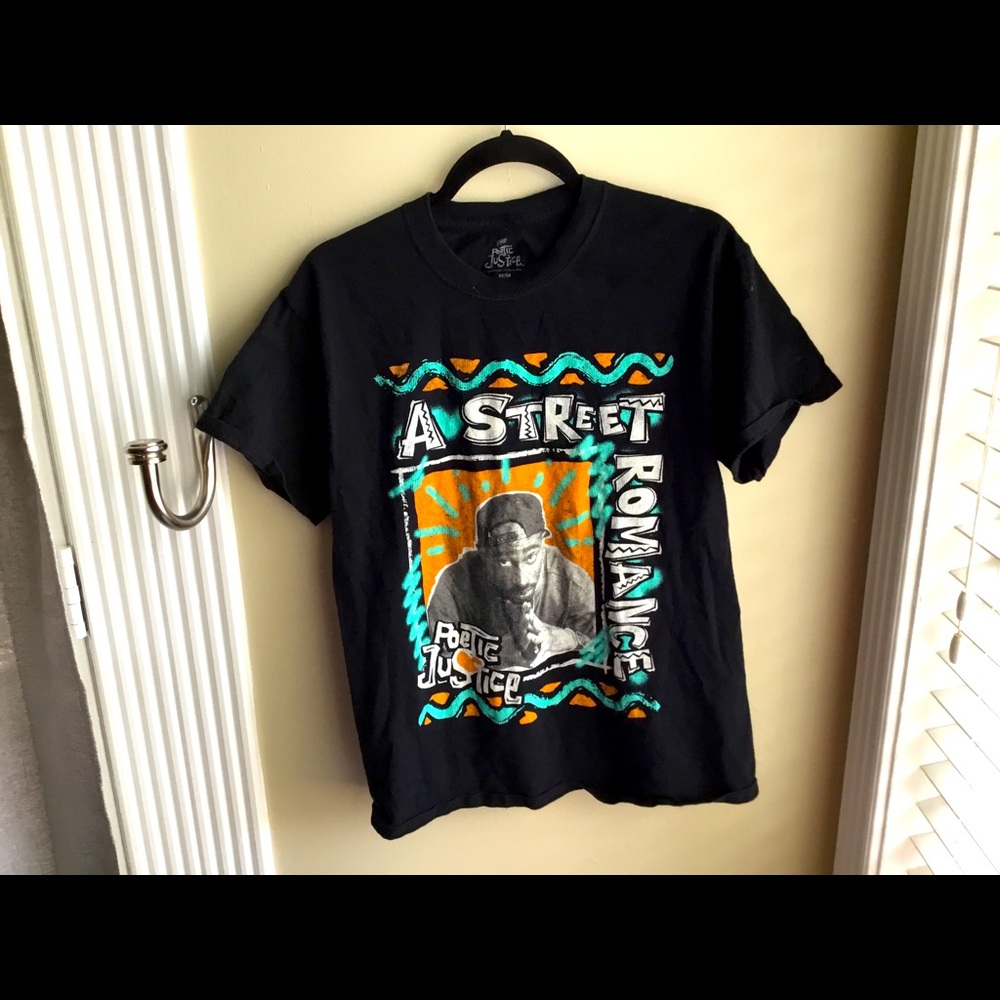 Graphic T-shirt.